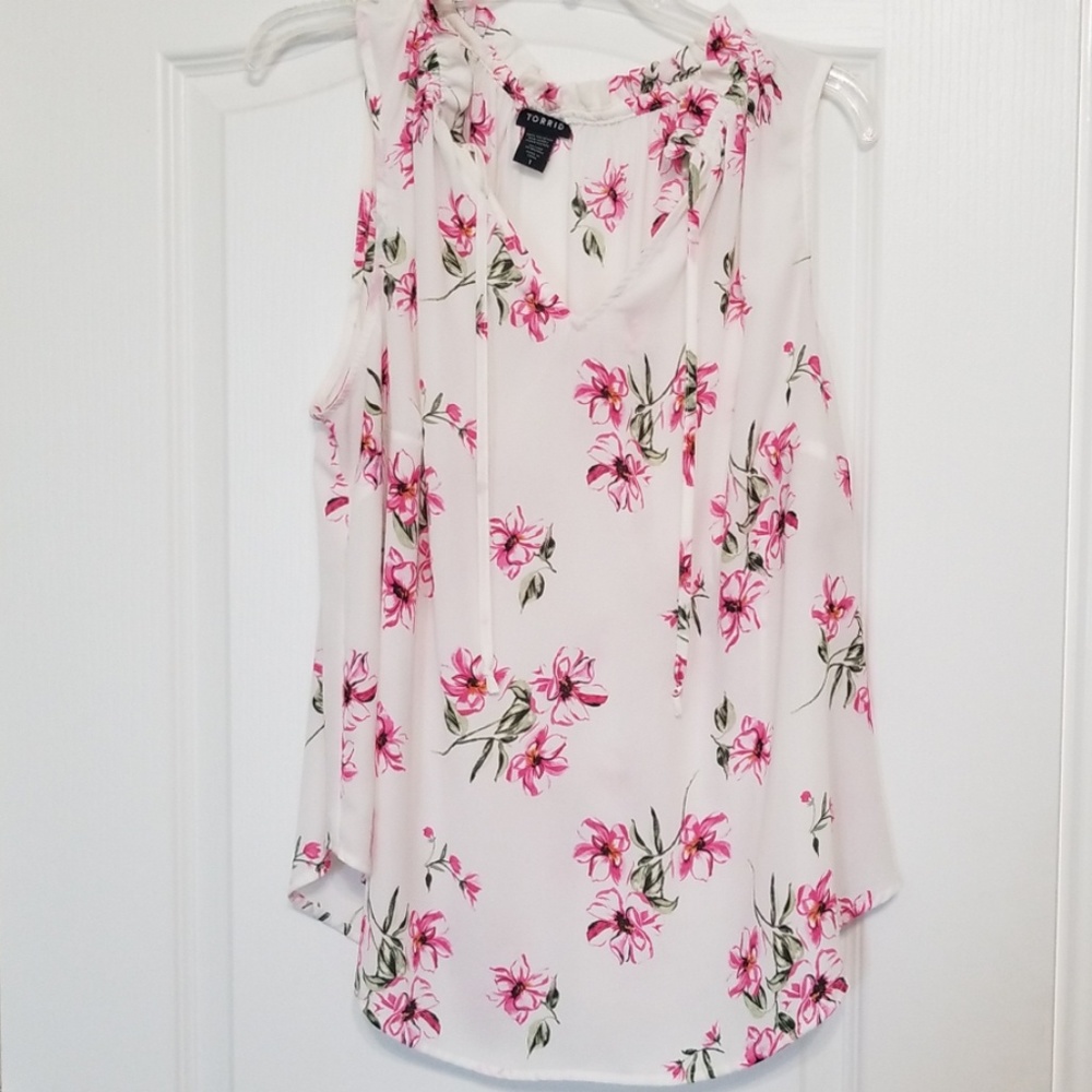 Sleeveless blouse